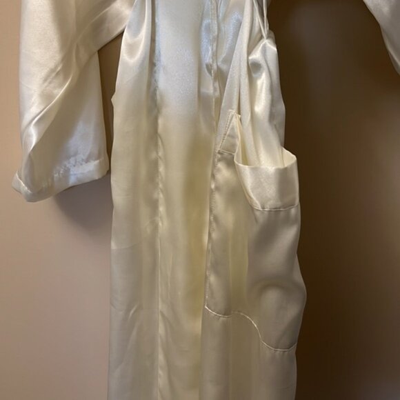 Victoria’s Secret vintage white full length satin robe M bridal lounge lace - Picture 5 of 9